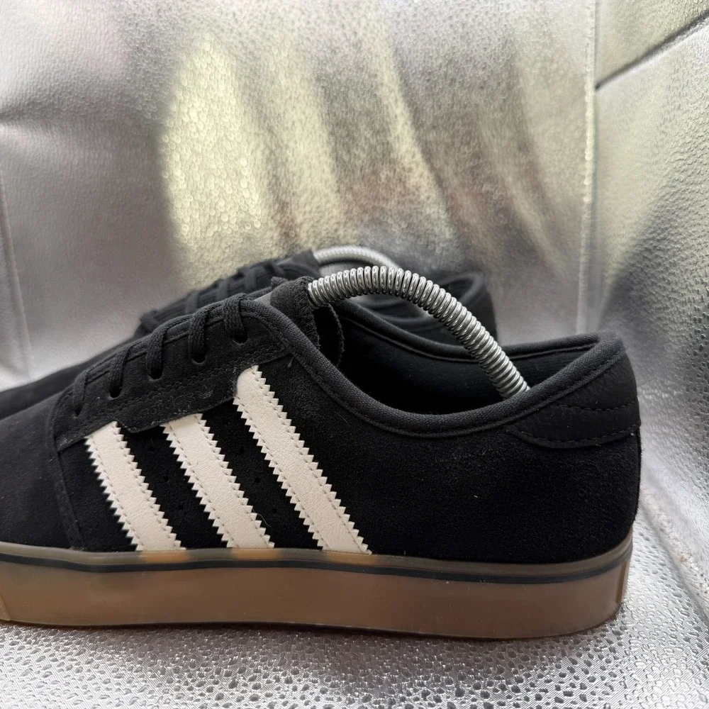 Size 9 Adidas Seeley Black Gum White Mens Lace-Up Athletic Sneakers G65525